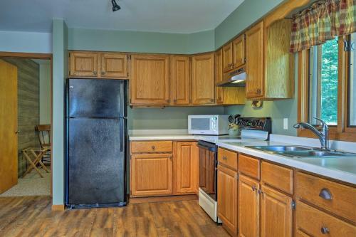 Family Cabin on Burns Lake with Dock and Kayak Rental! - image 8