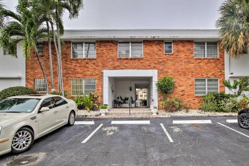 Ft Lauderdale Apt with Pool - 1 Mi to Beach Access!