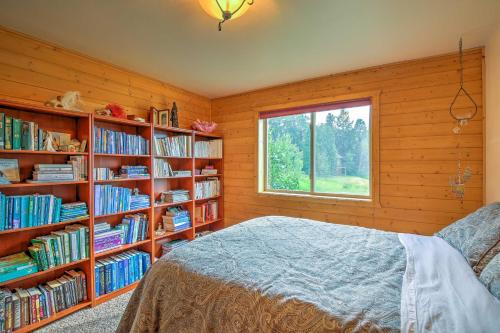 Luxe Alpine Cabin with Wraparound Deck and Mtn Views! - image 8