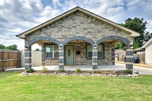 Oklahoma City Home with Yard - 5 Mi to Downtown! in Oklahoma City, USA