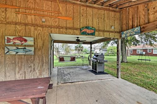 Cozy Pass Christian House with Porch Steps From Beach