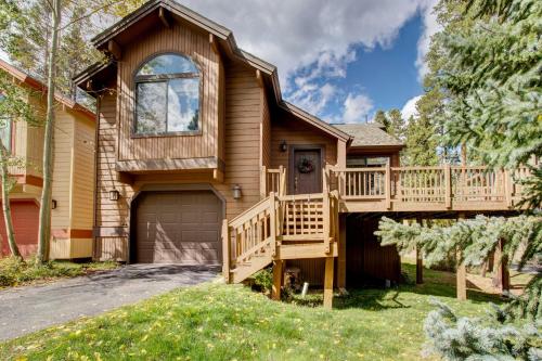 Breckenridge Abode with Private Hot Tub and Deck! in Breckenridge, USA