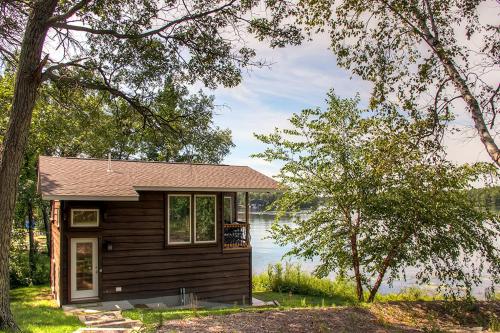 Lakefront Brainerd Cabin - Great Rice Lake Fishing