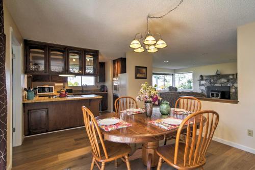 Sequim Condo with View, Easy Access to Private Beach, Sequim (photo 5)