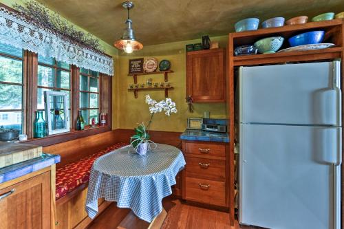 Forested Gold Beach House with Panoramic Ocean Views! - image 9