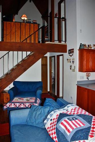 Lake Arrowhead Cabin with Deck and Loft 2Mi to Village in Lake Arrowhead, USA