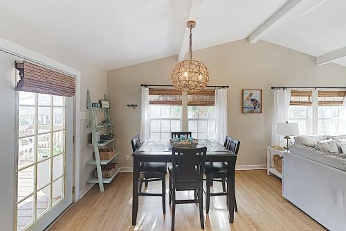 New Listing! West Bay Beauty with 3 Decks & Kayaks home - image 2