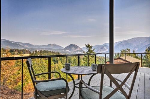 'Gorge Retreat' - Modern Carson Home with Mtn Views! - Carson