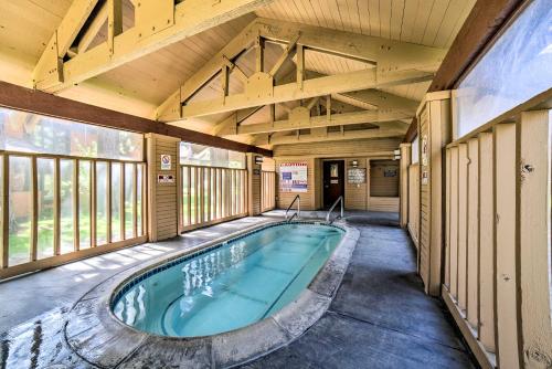 Renovated Mammoth Lakes Retreat with Private Balcony - image 5