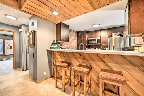 Renovated Mammoth Lakes Retreat with Private Balcony - image 7