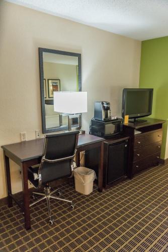 Holiday Inn Hazlet, an IHG Hotel