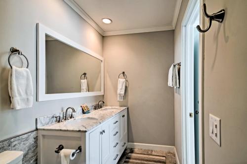 Updated Hilton Head Island Condo - Walk to Beach! - image 3