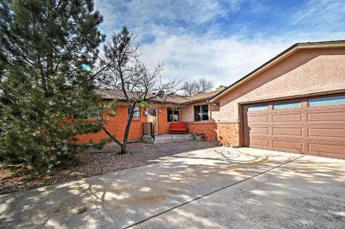 Cozy CO Springs Home 4 Mi to Garden of the Gods!
