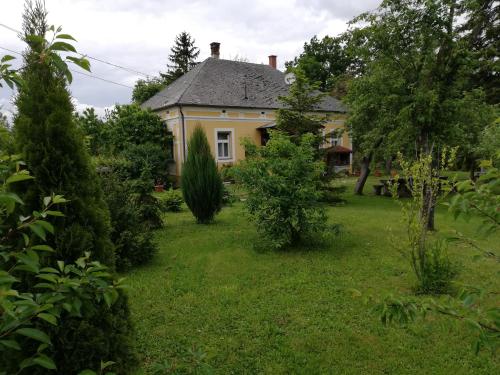  Liget Vendégház, Ferienwohnung in Kerkafalva