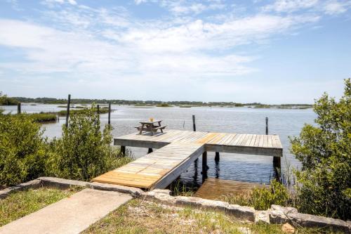 Waterfront Duplex w/ Dock & Views: Near Town!, Cedar Key (Foto 7)