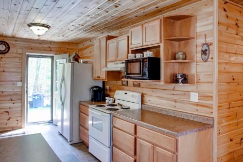 Lakefront Cabin with Private Deck Dock and Fire Pit! - image 6