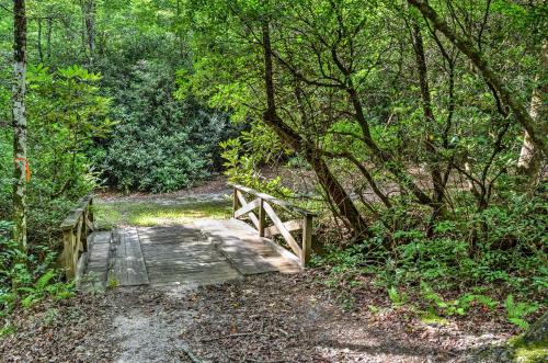 Secluded Lavinder Laurel Leaf Cottage Near Creek