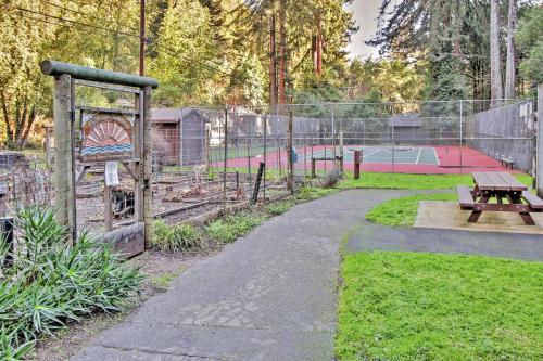Quiet Cottage with Redwood Forest Views and Deck!
