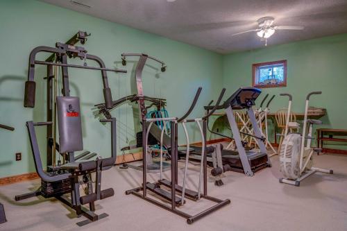 Charming Lewisville Apt with Pool Table on 130 Acres - image 2