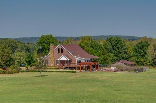 Charming Lewisville Apt with Pool Table on 130 Acres - image 3