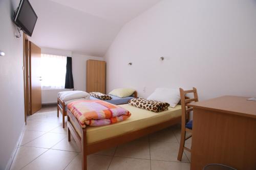Motel Maks - image 10