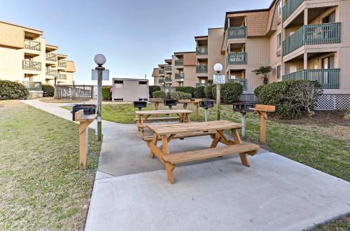 Oceanfront Myrtle Beach Condo about 9 Mi to Boardwalk!