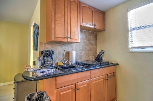 Studio with Pool Access 1 Block to Clearwater Beach! - image 6