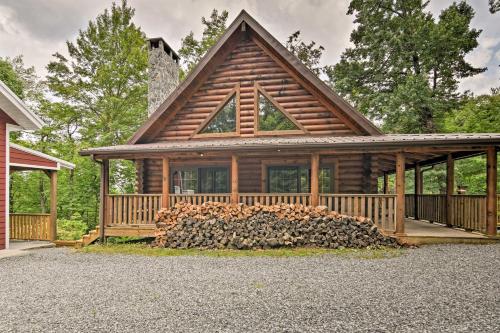 Superb Linville Mountain Cabin with Wraparound Decks in Linville, USA