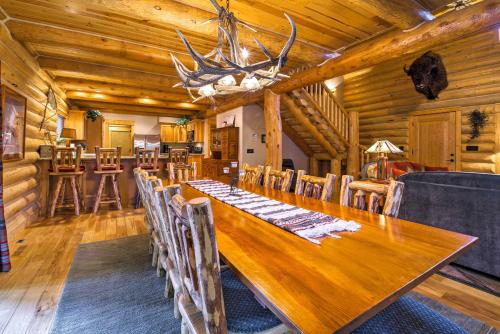Exquisite McCall Log Cabin - Walk to Payette Lake! - image 2