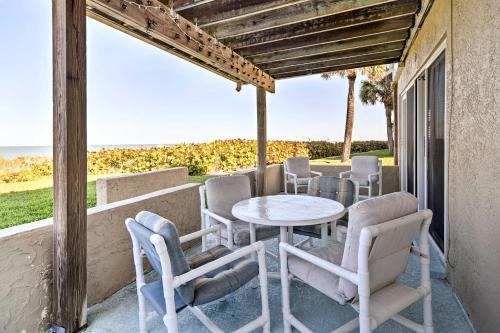 Breezy & Beachy Belleair Condo: 12 Steps to Shore! in Belleair Beach (Florida)