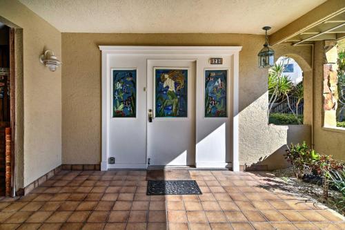 Breezy & Beachy Belleair Condo: 12 Steps to Shore! in Belleair Beach (Florida)