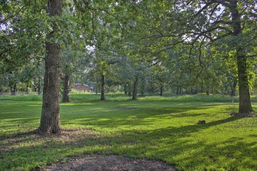 Private Grove Home with Hot Tub, Near Grand Lake!