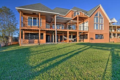 Gorgeous Ocean Springs Waterfront Home w/ Dock! in 密西西比州海洋溫泉 (MS)