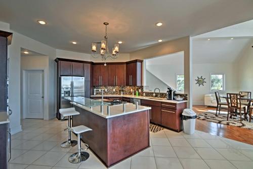 Gorgeous Ocean Springs Waterfront Home w/ Dock! in 密西西比州海洋溫泉 (MS)