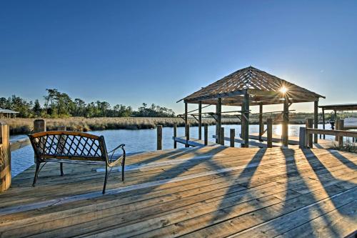 Gorgeous Ocean Springs Waterfront Home w/ Dock! in 密西西比州海洋溫泉 (MS)