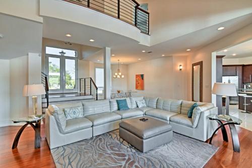 Gorgeous Ocean Springs Waterfront Home w/ Dock! in 密西西比州海洋溫泉 (MS)