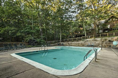 Wintergreen Resort Mountain Condo with Pool Access! in Lyndhurst, USA