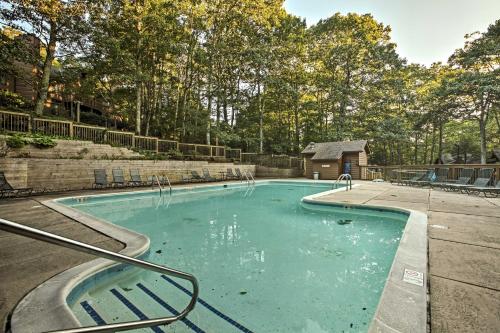 Wintergreen Resort Mountain Condo with Pool Access! in Lyndhurst, USA