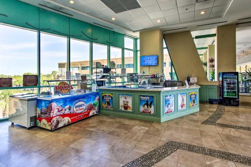 Cozy Panama City Beach Waterfront Condo with 4 Pools - image 8