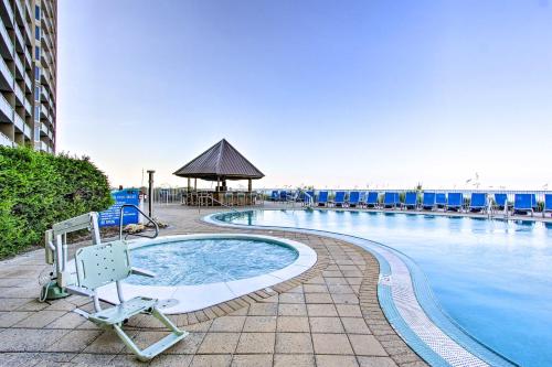 Cozy Panama City Beach Waterfront Condo with 4 Pools