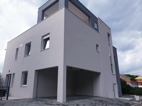  Apartments Ellie in Promajna
