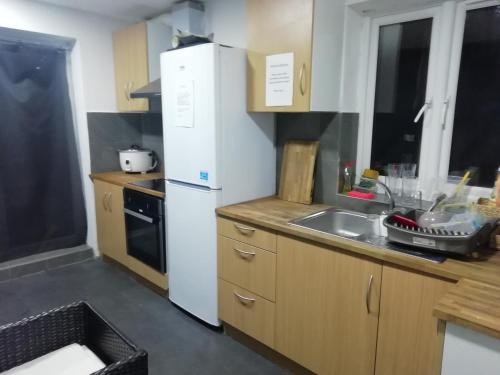 TBH Guest House - image 3