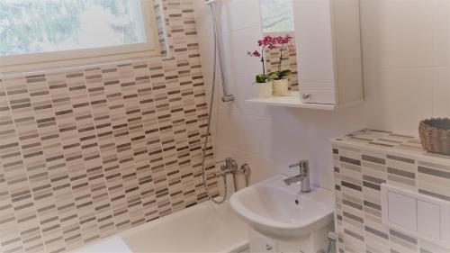4 km to the Jyvaskyla city center, cute apartment with free parking