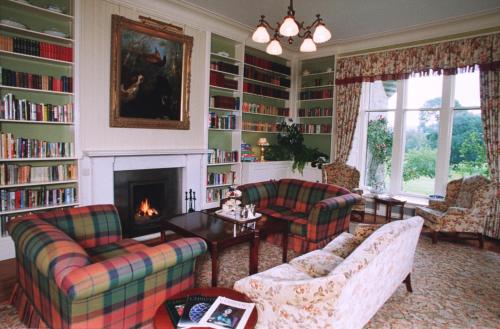 Pub/Lounge, Glengarry Castle Hotel in Invergarry