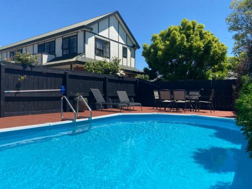 Knightsbridge Court Motor Lodge - Accommodation - Blenheim