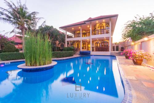 4 Bedroom Pool Villa In Great Location CV4 4 Bedroom Pool Villa In Great Location CV4