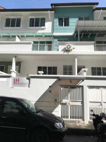 Island Hostel Bayan Lepas - 출입구