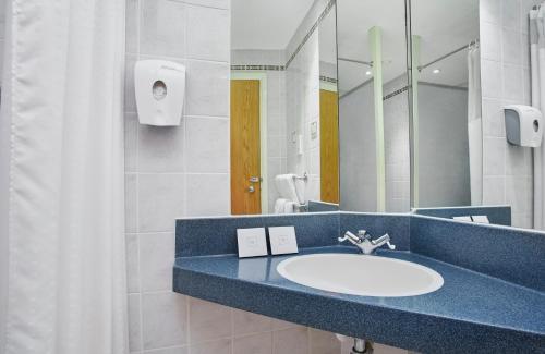 Holiday Inn Express London Victoria an IHG Hotel - image 7