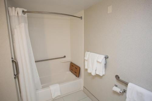 Holiday Inn Express Wilmington an IHG Hotel - image 12