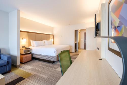 Holiday Inn Express & Suites Eagan - Minneapolis Area, an IHG Hotel